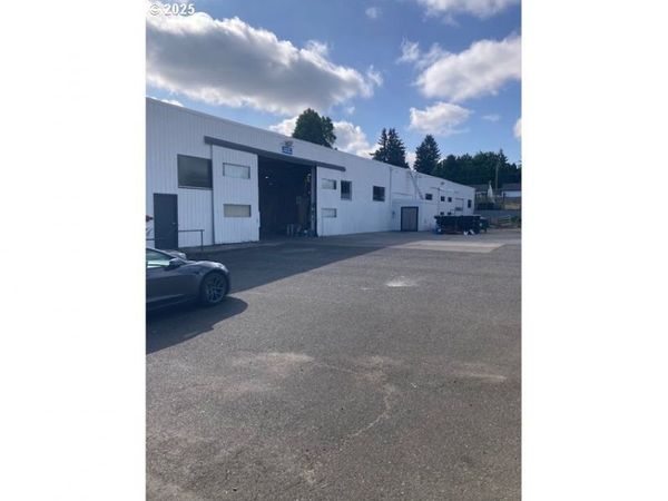 8900 NE Lombard ST, Portland, OR 97220