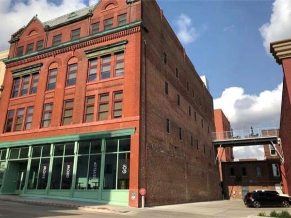 107 S 6th Street, St Joseph, MO 64501