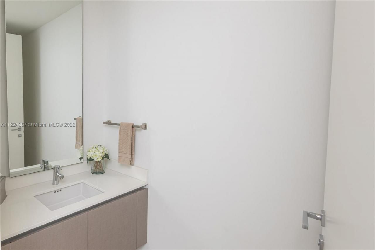 3300 NE 188th St, Unit 618, Aventura, FL 33180 Photo