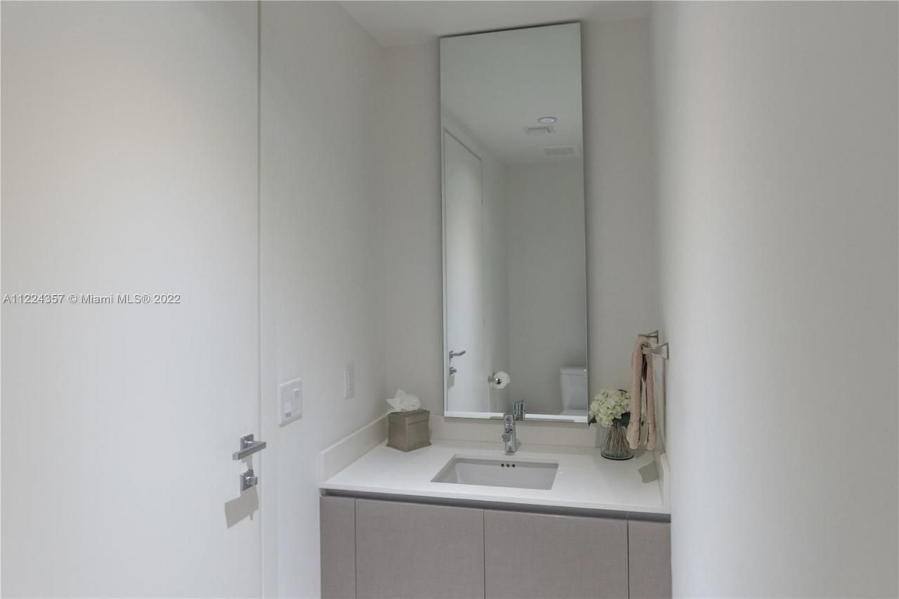 3300 NE 188th St, Unit 618, Aventura, FL 33180 Photo