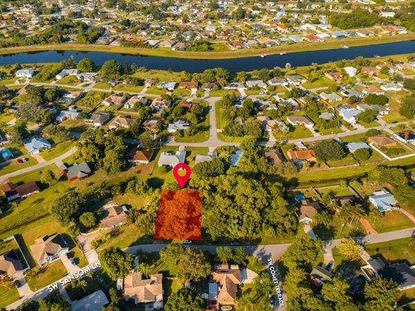 512 SW Sansom Lane, Port St. Lucie, FL 34953