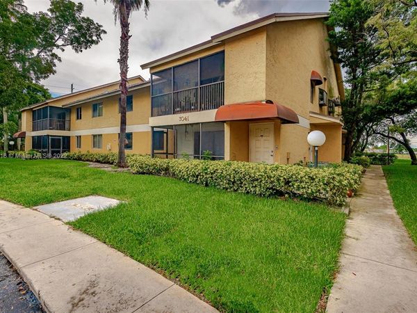 3041 N Oakland Forest Dr, Unit 204, Oakland Park, FL 33309