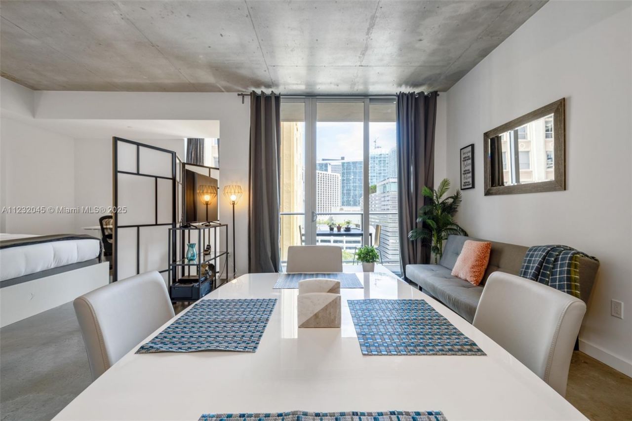 151 SE 1st St, Unit 809, Miami, FL 33131 Photo