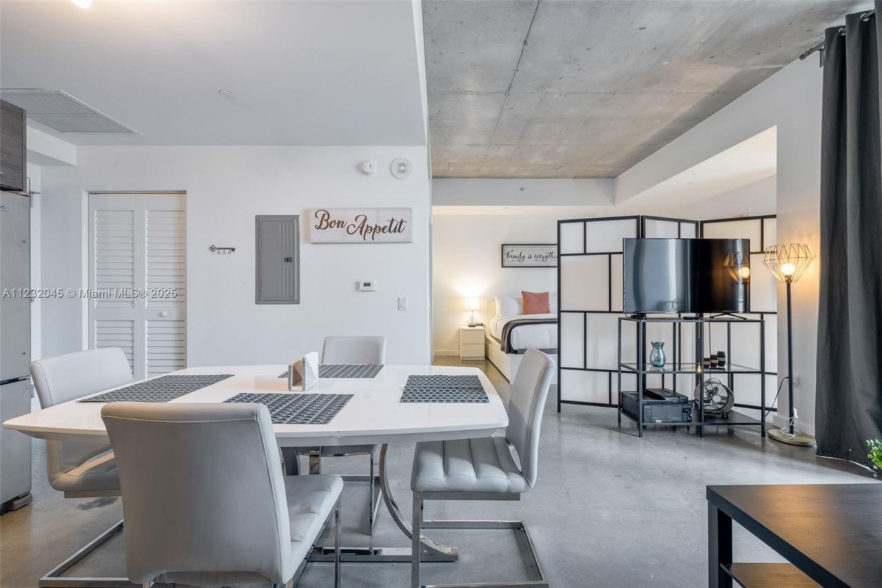 151 SE 1st St, Unit 809, Miami, FL 33131 Photo