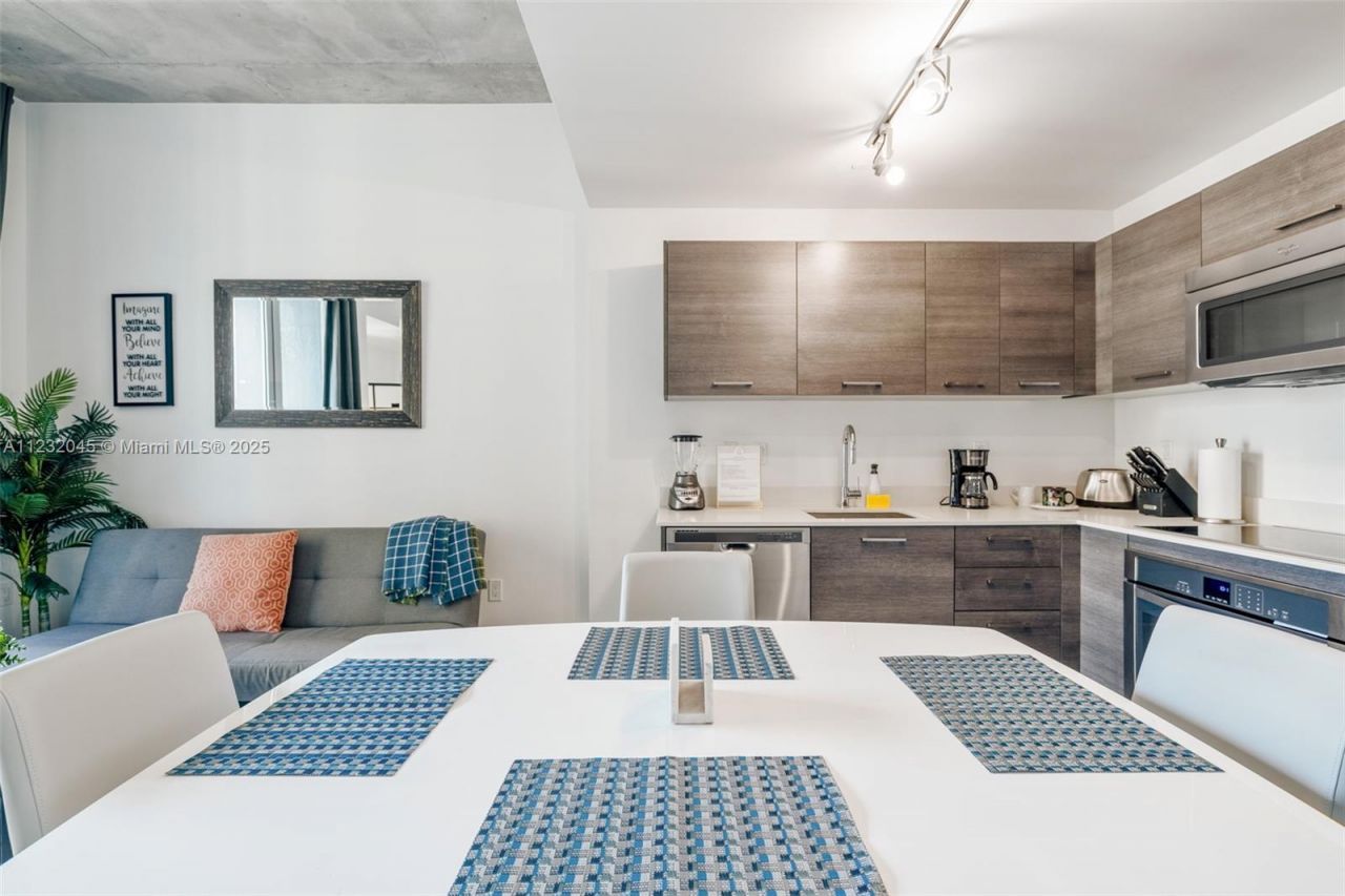 151 SE 1st St, Unit 809, Miami, FL 33131 Photo