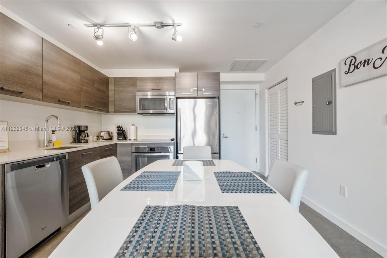 151 SE 1st St, Unit 809, Miami, FL 33131 Photo