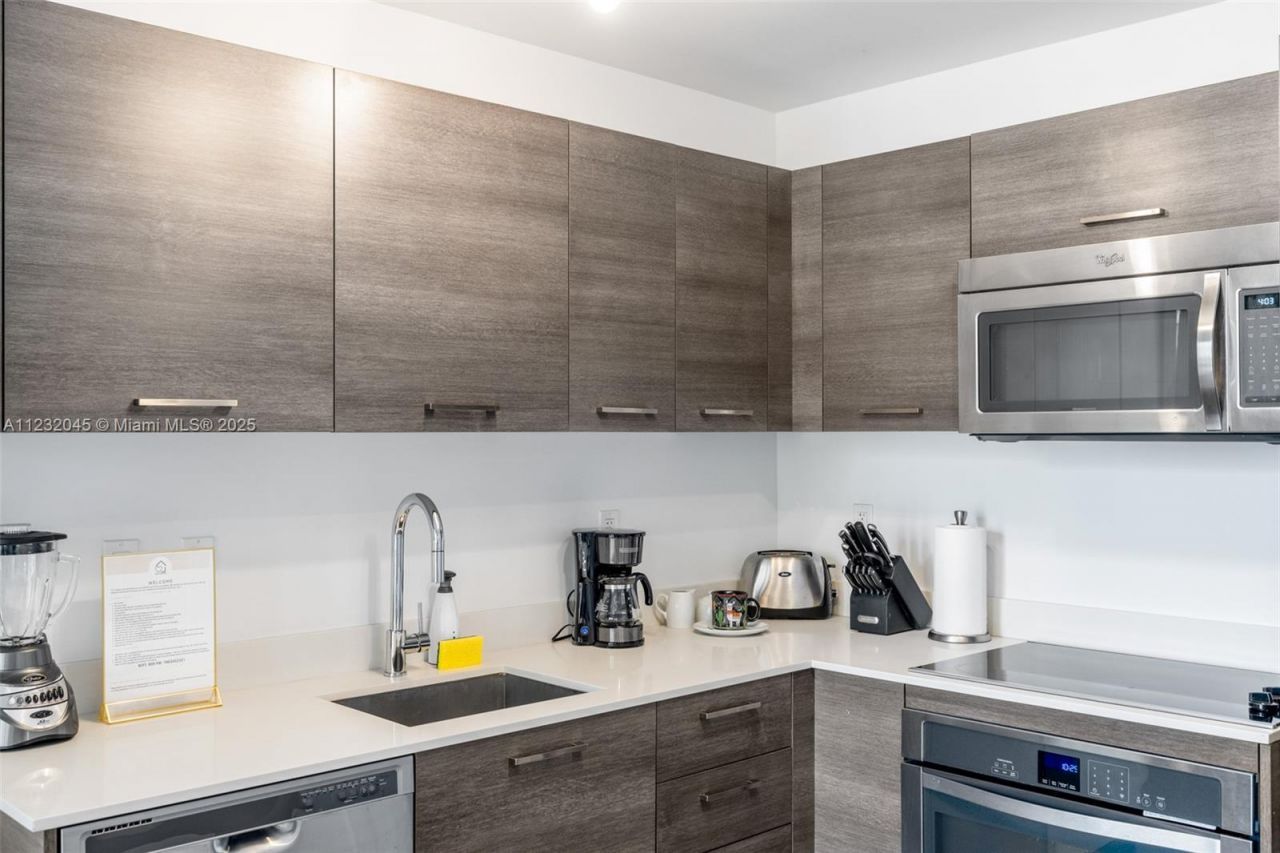 151 SE 1st St, Unit 809, Miami, FL 33131 Photo