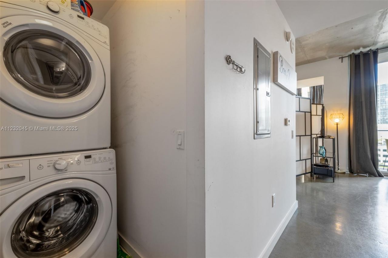 151 SE 1st St, Unit 809, Miami, FL 33131 Photo