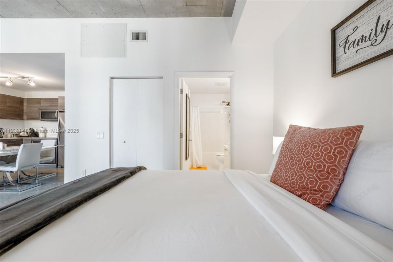 151 SE 1st St, Unit 809, Miami, FL 33131 Photo