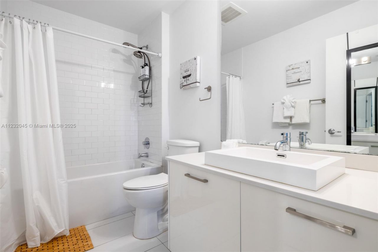 151 SE 1st St, Unit 809, Miami, FL 33131 Photo