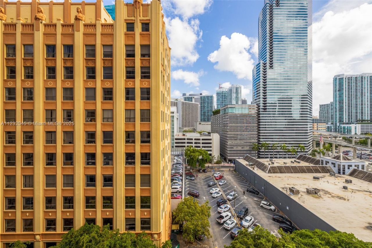 151 SE 1st St, Unit 809, Miami, FL 33131 Photo