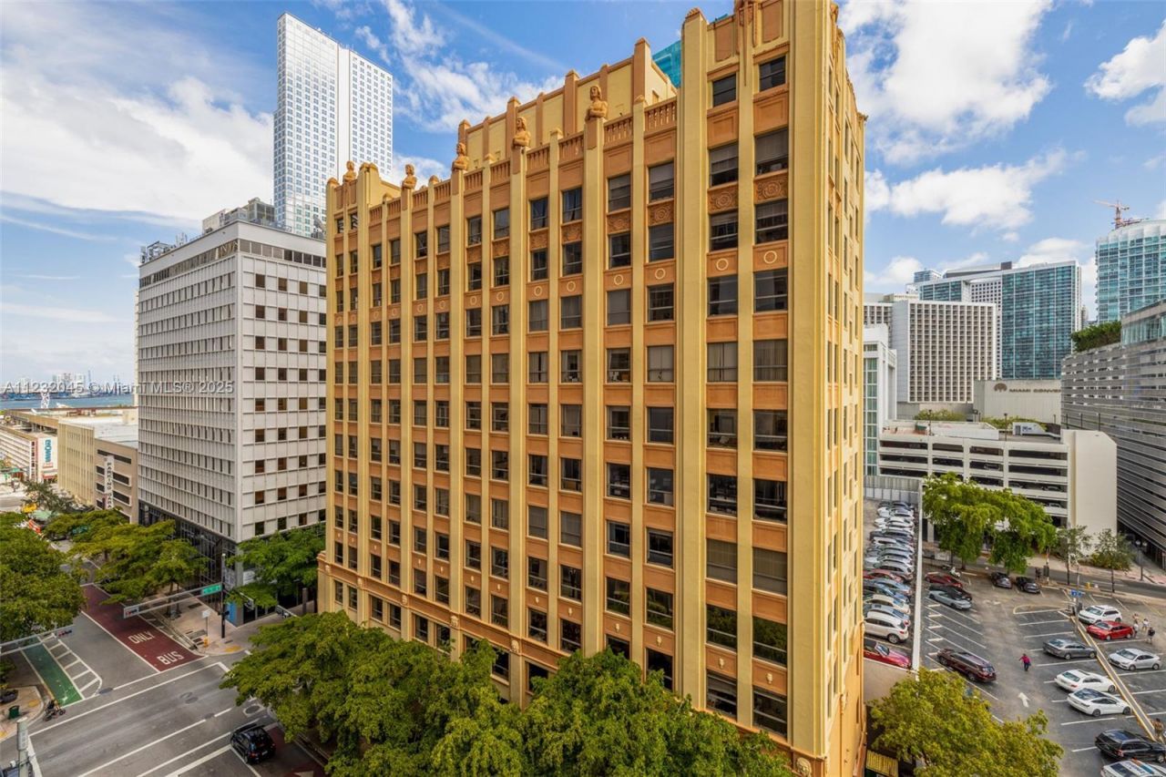 151 SE 1st St, Unit 809, Miami, FL 33131 Photo