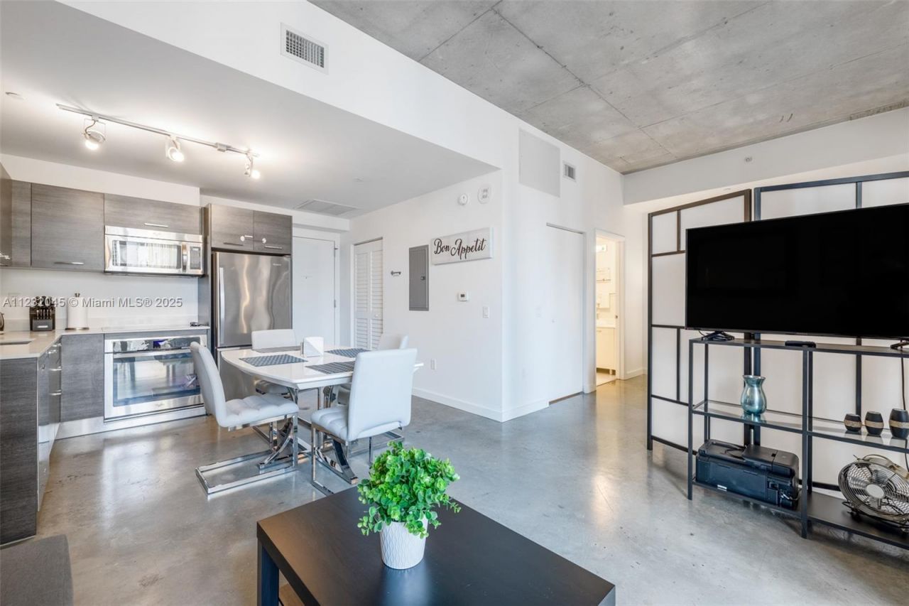 151 SE 1st St, Unit 809, Miami, FL 33131 Photo