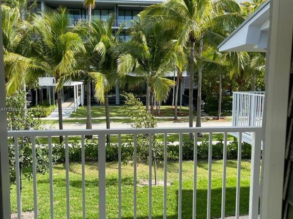 100 Sunrise Dr, Unit 25, Key Biscayne, FL 33149
