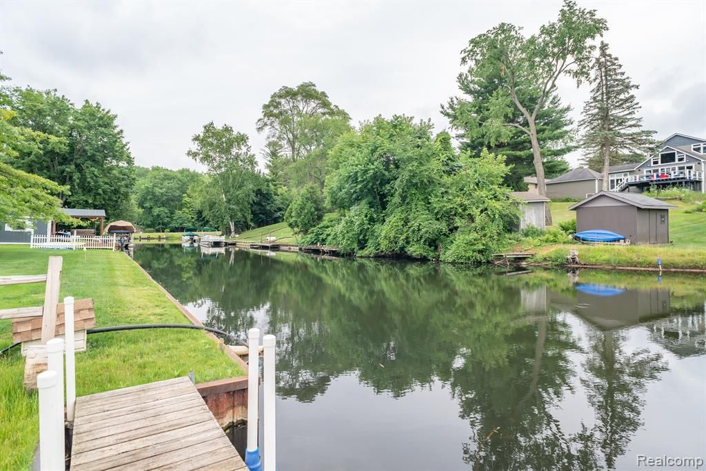 000 Driburg, Commerce Township, MI 48390 Main Photo