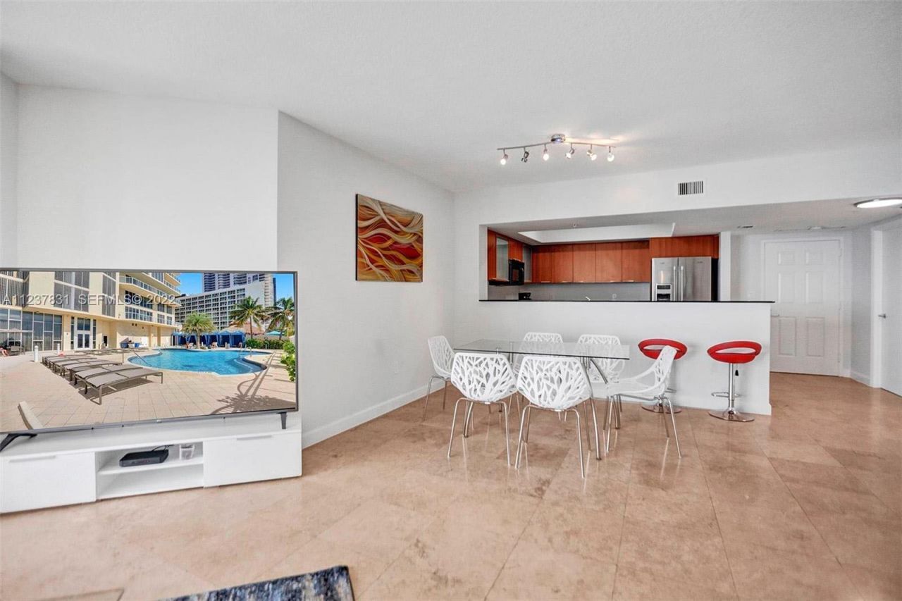 16699 Collins Av, Unit 3105, Sunny Isles Beach, FL 33160 Photo