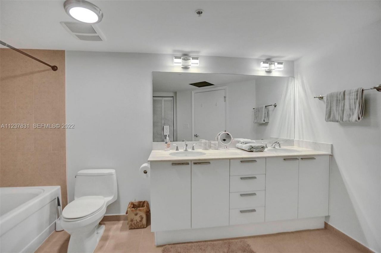 16699 Collins Av, Unit 3105, Sunny Isles Beach, FL 33160 Photo