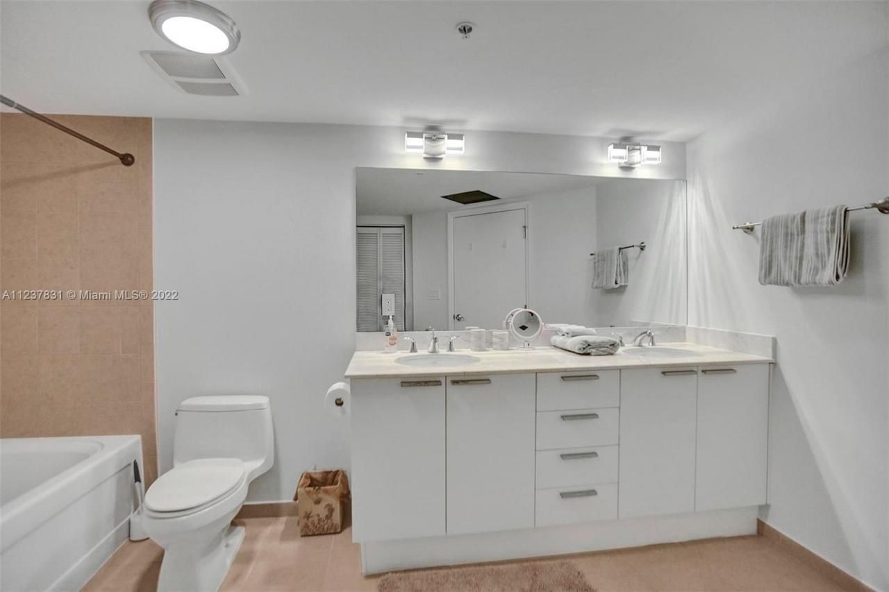 16699 Collins Av, Unit 3105, Sunny Isles Beach, FL 33160 Photo