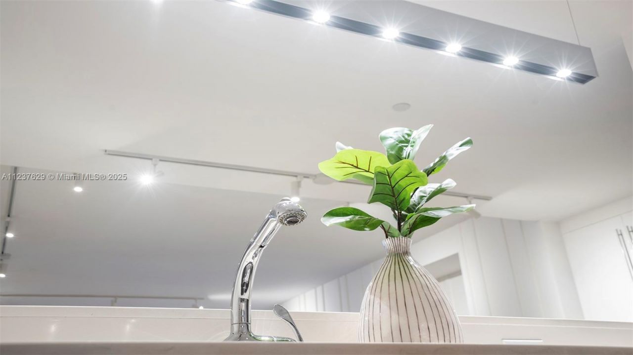 2201 Collins Ave, Unit 804, Miami Beach, FL 33139 Photo