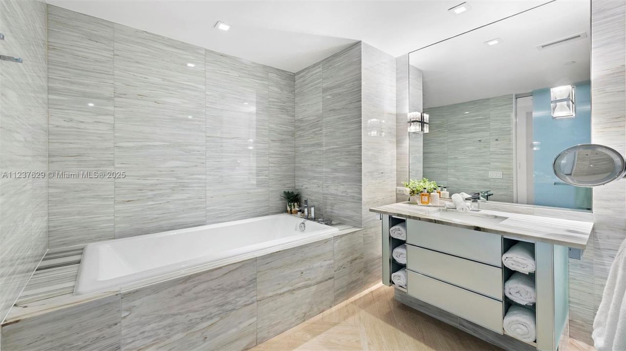 2201 Collins Ave, Unit 804, Miami Beach, FL 33139 Photo