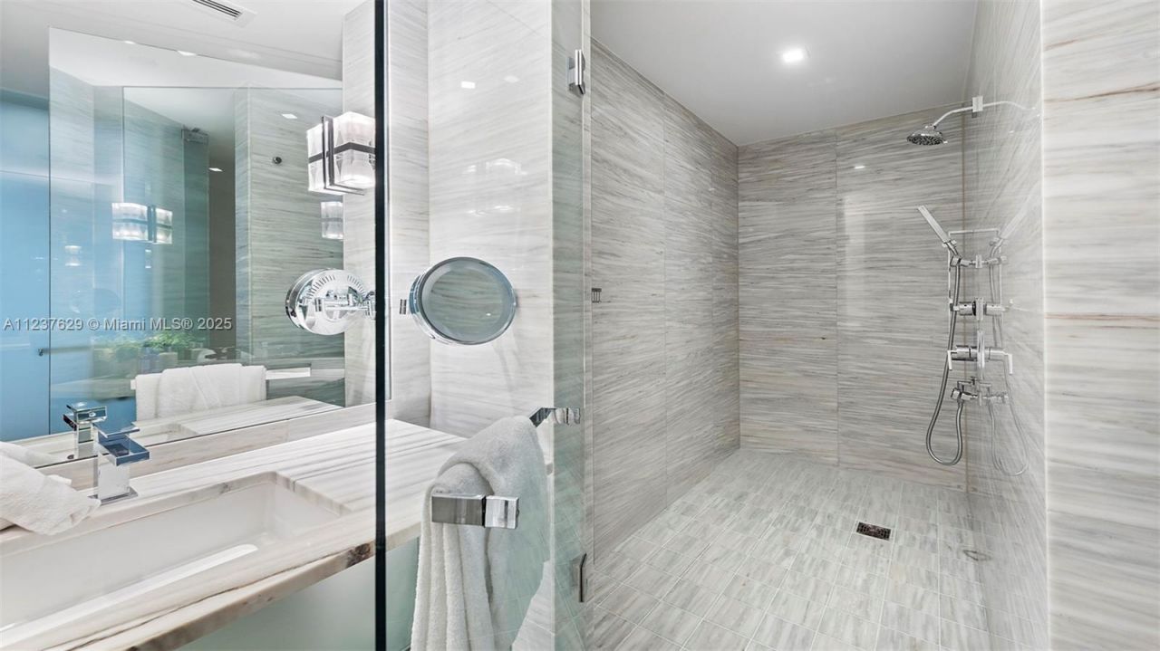 2201 Collins Ave, Unit 804, Miami Beach, FL 33139 Photo