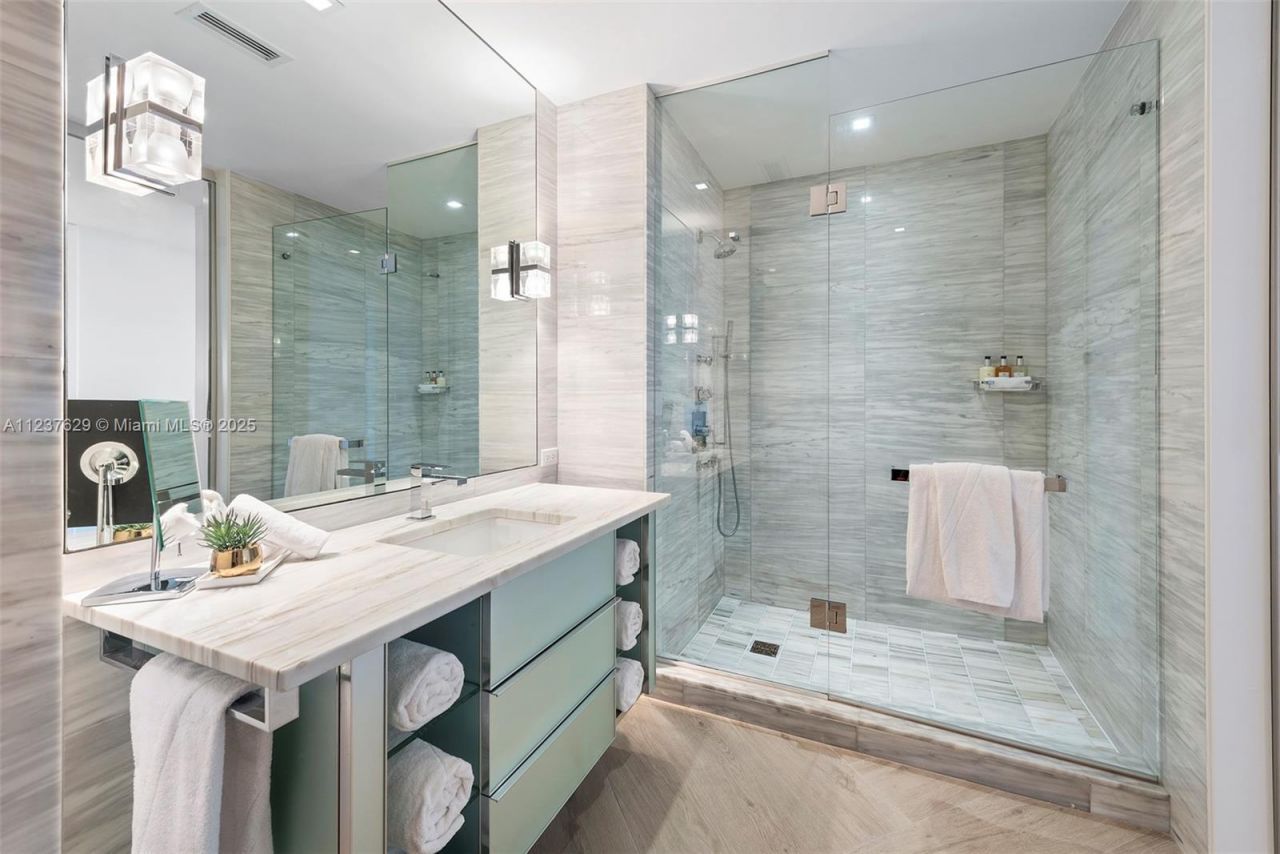 2201 Collins Ave, Unit 804, Miami Beach, FL 33139 Photo