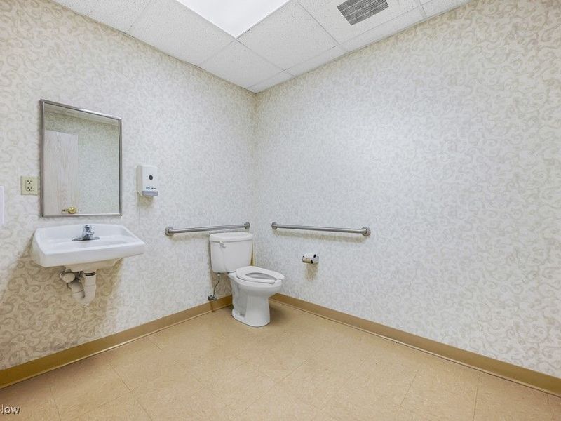 885 S Sawburg Avenue, Unit 108, Alliance, OH 44601 Photo 23