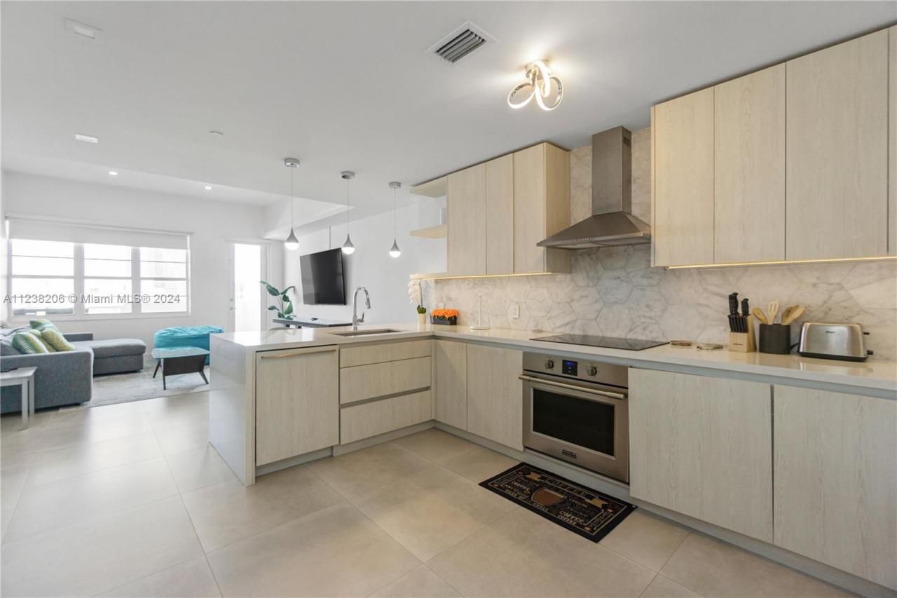 100 Lincoln Rd, Unit 1608, Miami Beach, FL 33139 Photo