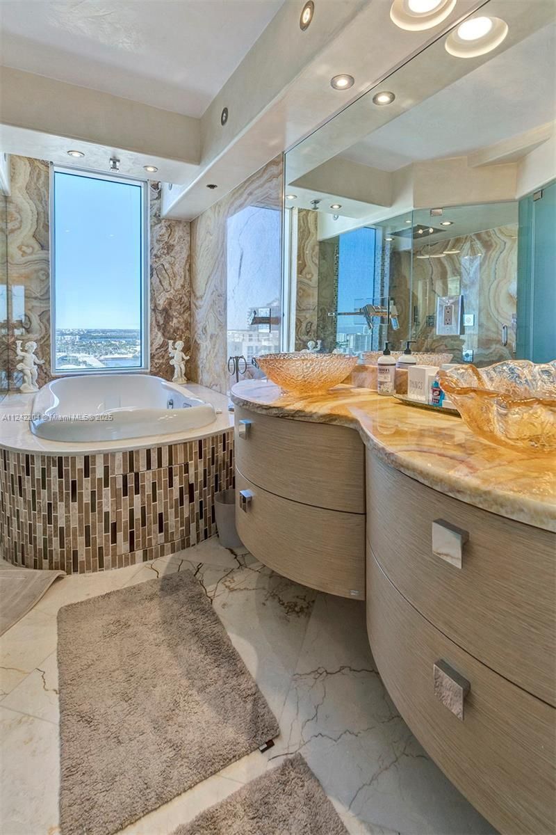 16699 Collins Ave, Unit 2508, Sunny Isles Beach, FL 33160 Photo