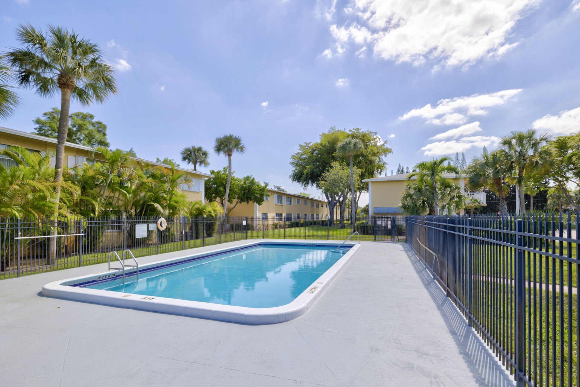 550 SE 2nd Avenue, Unit G27, Deerfield Beach, FL 33441 Photo