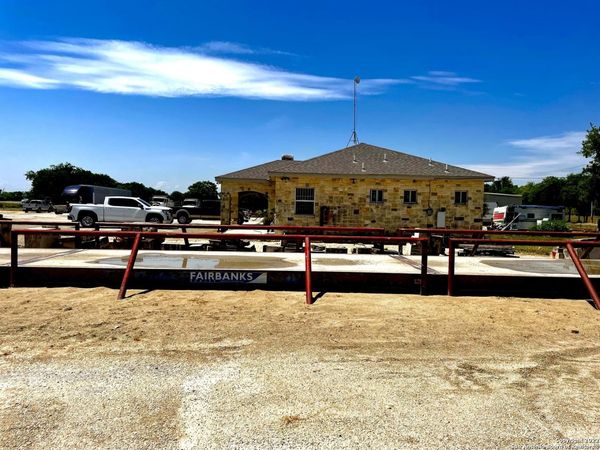 8635 S Loop 1604 E, Elmendorf, TX 78112