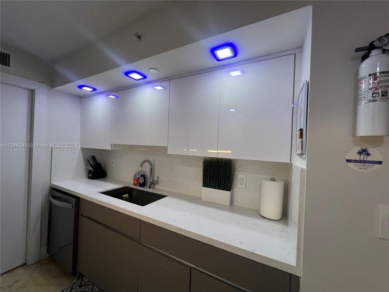 6917 Collins Ave, Unit 809, Miami Beach, FL 33141 Photo