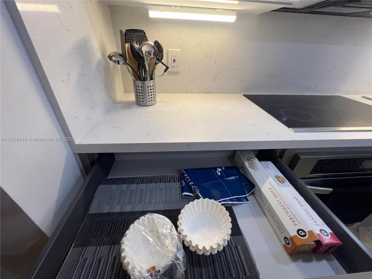 6917 Collins Ave, Unit 809, Miami Beach, FL 33141 Photo