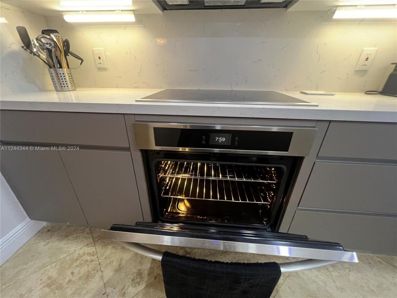 6917 Collins Ave, Unit 809, Miami Beach, FL 33141 Photo