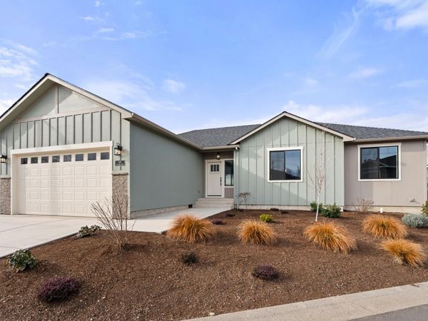 115 Oak Valley Drive, Talent, OR 97540