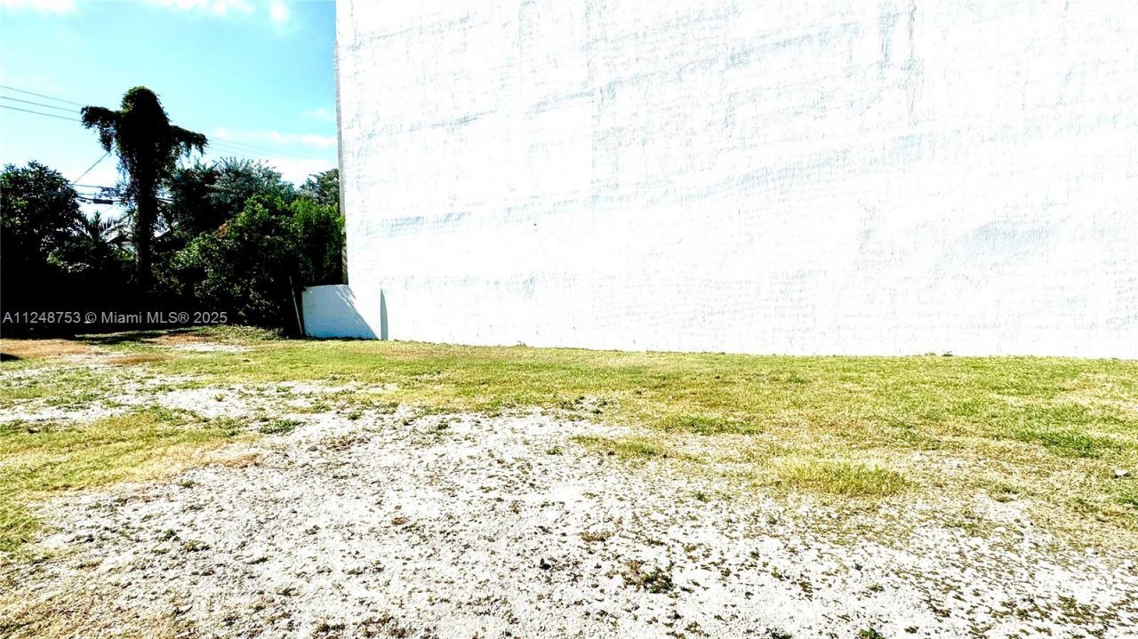 1750 NW 7th St, Miami, FL 33125 Photo