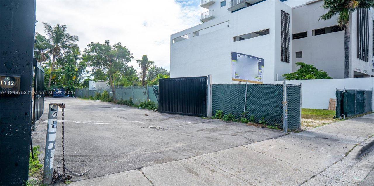 1750 NW 7th St, Miami, FL 33125 Photo