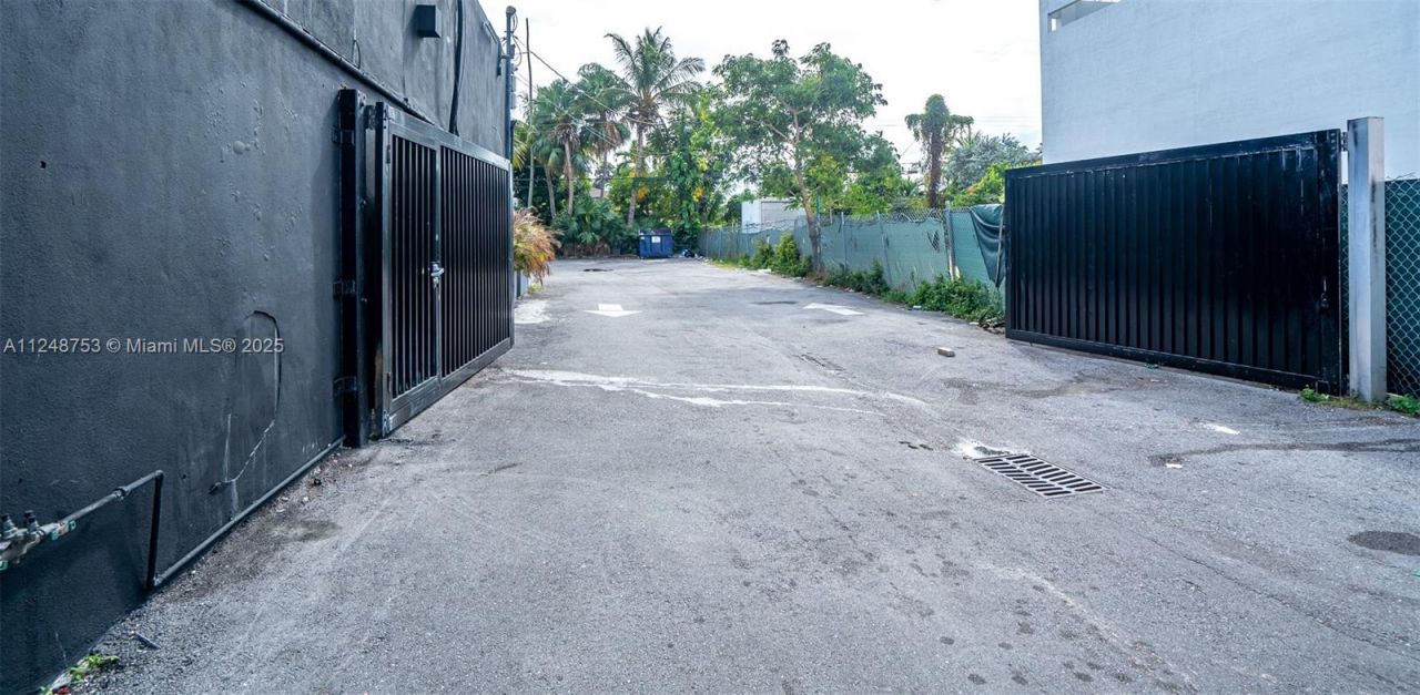 1750 NW 7th St, Miami, FL 33125 Photo