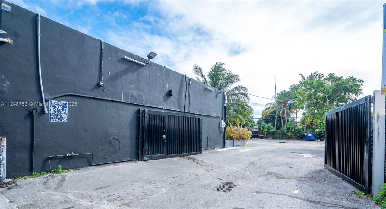 1750 NW 7th St, Miami, FL 33125 Photo