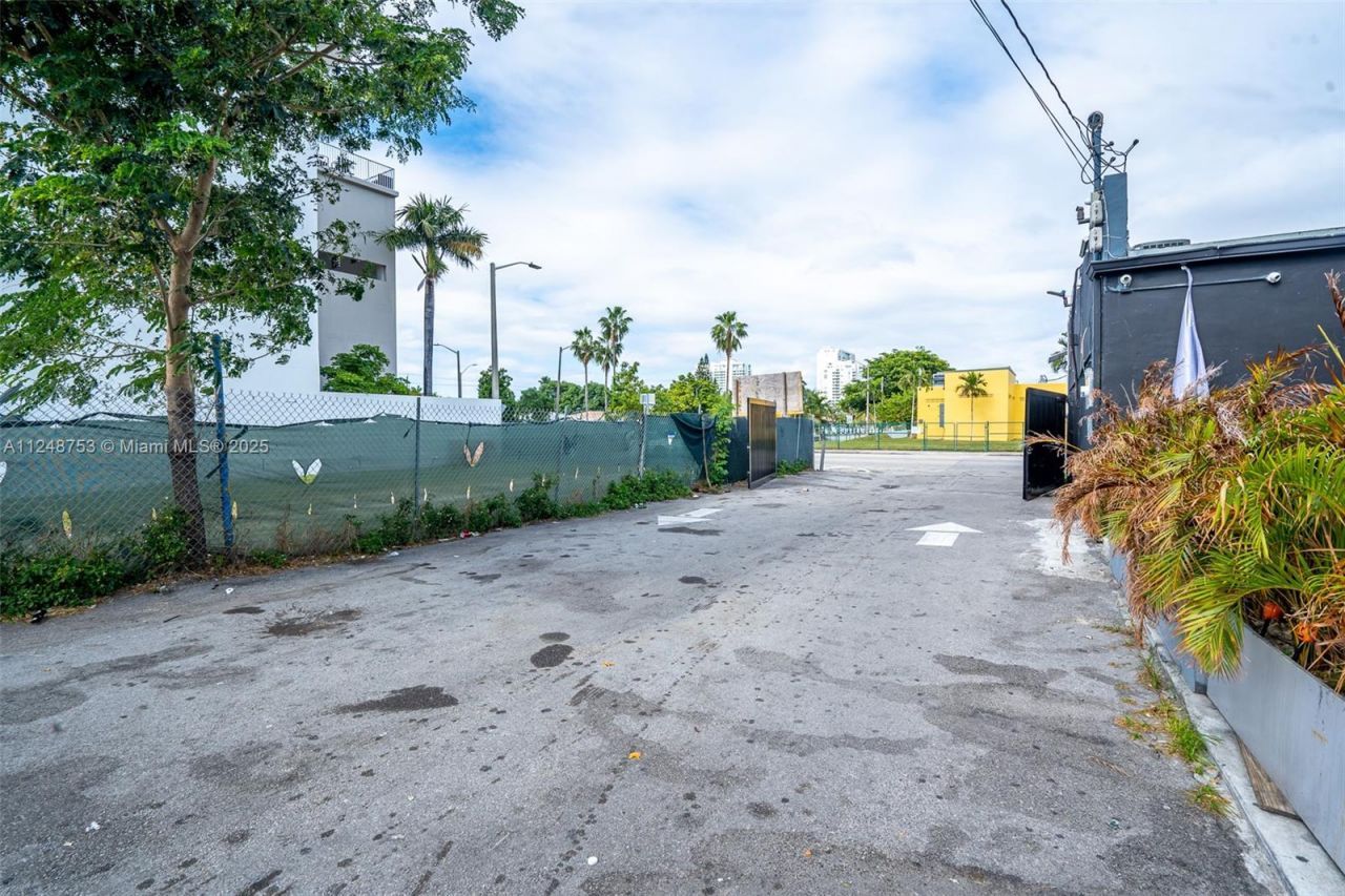 1750 NW 7th St, Miami, FL 33125 Photo