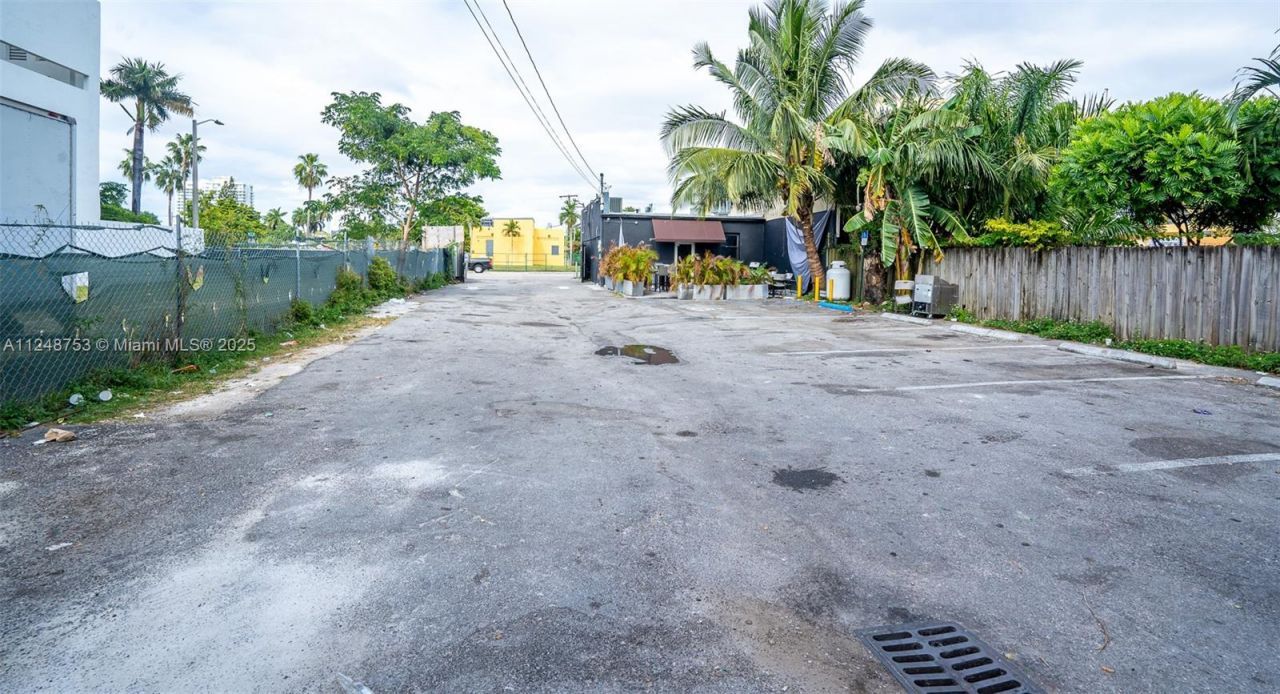 1750 NW 7th St, Miami, FL 33125 Photo