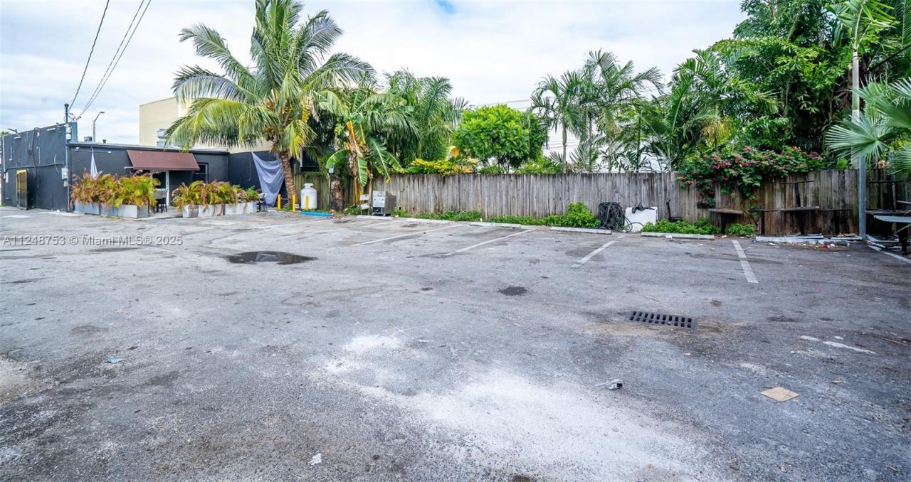 1750 NW 7th St, Miami, FL 33125 Photo