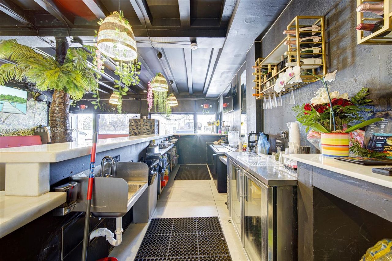 1750 NW 7th St, Miami, FL 33125 Photo