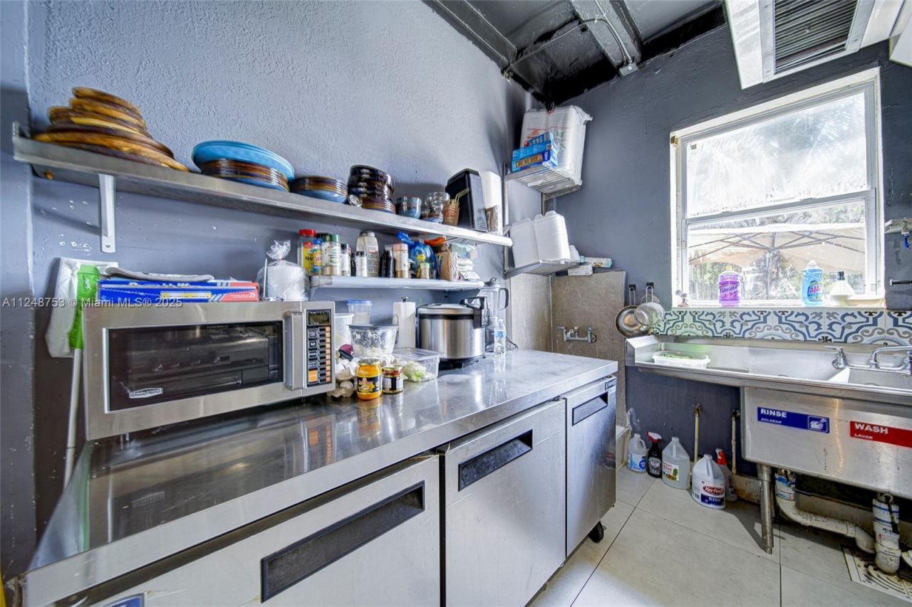 1750 NW 7th St, Miami, FL 33125 Photo