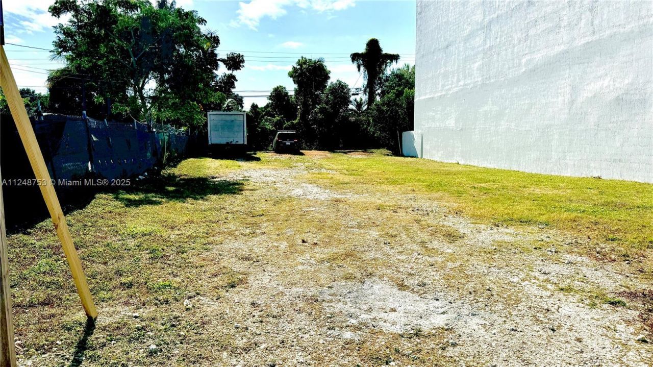 1750 NW 7th St, Miami, FL 33125 Photo