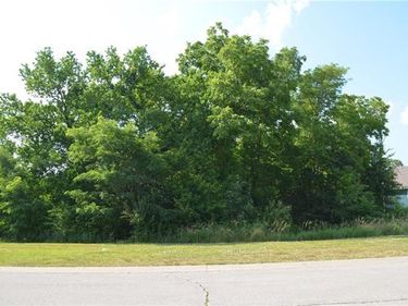 6854 N Norton Avenue, Gladstone, MO 64119