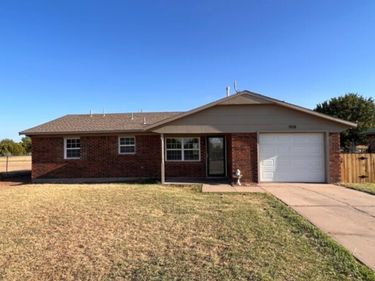 908 GERONIMO STREET, GERONIMO, OK 73543