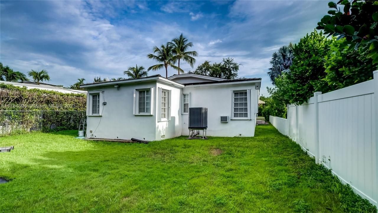 535 W 51st St, Miami Beach, FL 33140 Photo