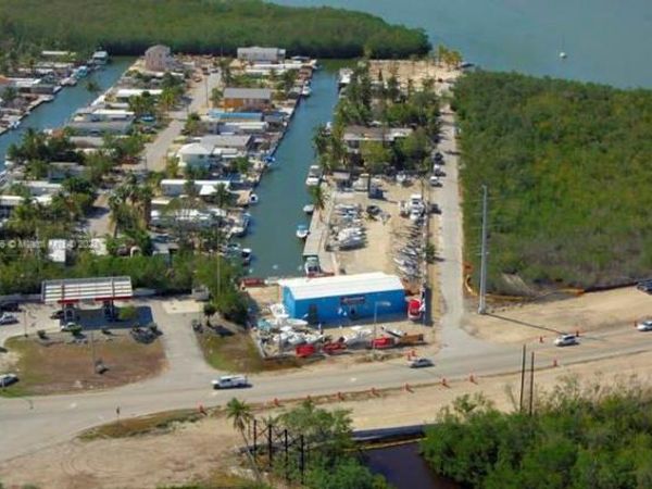 10660 Summerland Dr, Key Largo, FL 33037