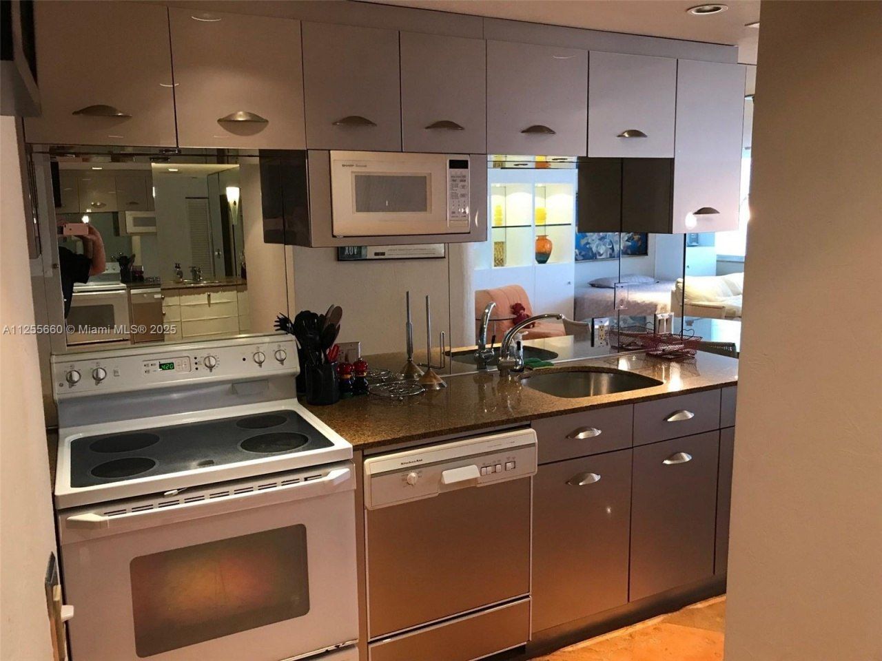 100 Lincoln Rd, Unit 1228, Miami Beach, FL 33139 Photo